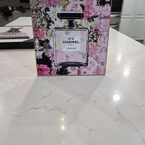 CHANEL No. 5 Parfum Floral Accent in Pink and Black